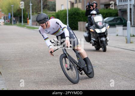 UCI World Cup, Time Trial, Ostenda, Belgio 05 maggio 2023 Ewoud Vromant del Belgio, campione del mondo in difesa, si conclude secondo nel cronometro maschile del C2. Gibson/Alamy Live News Foto Stock