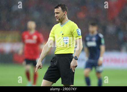 Schiedsrichter Felix Zwayer, Leverkusen, Germania. 05th maggio, 2023. 1. Bundesliga, giorno 31, Bayer 04 Leverkusen-1. FC Colonia. LE NORMATIVE DFL VIETANO QUALSIASI USO DI FOTOGRAFIE COME SEQUENZE DI IMMAGINI E/O QUASI-VIDEO Credit: Juergen Schwarz/Alamy Live News Foto Stock