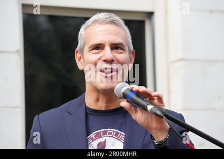 St Louis, Stati Uniti. 05th maggio, 2023. Entertainer St. Louisan Andy Cohen fa le sue osservazioni durante il suo St. Louis Walk of Fame cerimonia a St Louis il Venerdì 5 maggio 2023. Il St. Louis Walk of Fame è una vetrina per il patrimonio culturale di St Louis e per far progredire la conoscenza, la consapevolezza e l'apprezzamento di St I Louisiani e i loro successi. Foto di Bill Greenblatt/UPI Credit: UPI/Alamy Live News Foto Stock