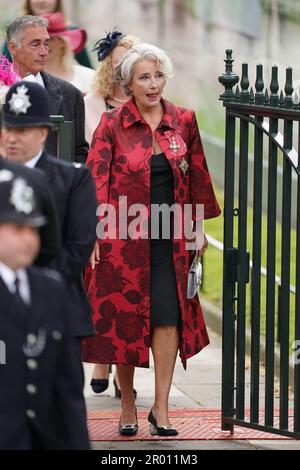 Dame Emma Thompson e Greg Wise arrivano all'Abbazia di Westminster, Londra, davanti all'incoronazione di Re Carlo III e della Regina Camilla il sabato. Data immagine: Sabato 6 maggio 2023. Foto Stock