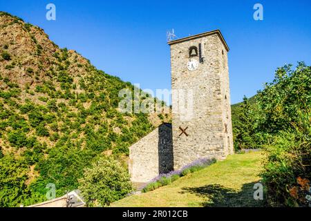 Villaggio di Conat, riserva naturale di Noedes, massiccio di Madres-Coronat, Rosillon, Pirenei orientali, Foto Stock