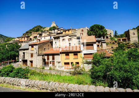 Villaggio di Conat, riserva naturale di Noedes, massiccio di Madres-Coronat, Rosillon, Pirenei orientali, Foto Stock