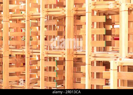 Dettagli costruttivi in legno di teak, giunti tra elementi. Dettagli giunti in legno con giunti di riferimento in legno. Foto Stock