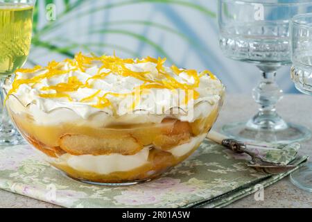 Trifle di limone con liquore di limoncello Foto Stock