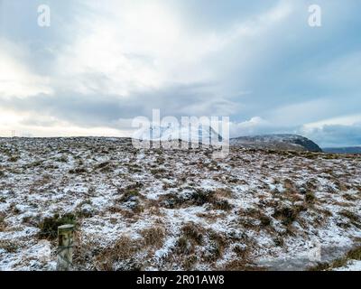 Il Monte Errigal coperto di neve, la montagna più alta di Donegal - Irlanda Foto Stock