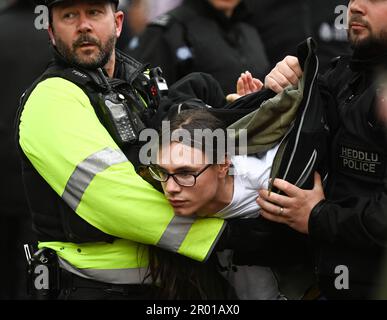 Londra, Regno Unito. 06th maggio, 2023. Londra, Regno Unito. 6th maggio 2023. Just Stop Oil protestori sono arrestati sul Mall prima dell'incoronazione di re Carlo. Credit: Doug Peters/Alamy Live News Foto Stock