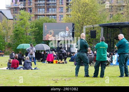 Ashford, Kent, Regno Unito. 06 maggio, 2023. La cerimonia di incoronazione per sua Maestà il Re Carlo III si terrà sabato 6 maggio 2023 presso l'Abbazia di Westminster. Qui ad Ashford la giornata sarà celebrata con un evento comunitario a Victoria Park, i residenti sono incoraggiati a camminare o andare in bicicletta a Victoria Park e portare un picnic dove possono incontrare altre famiglie e godersi una proiezione dal vivo della cerimonia di incoronazione a partire dalle 10am. Fotografo: Paul Lawrenson, Photo Credit: PAL News/Alamy Live News Foto Stock