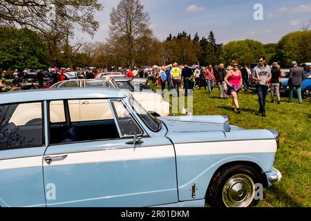 Earsham, Norfolk, Regno Unito – Aprile 30 2023. Una piccola e locale auto classica all'aperto, auto sportive e moto mostra tenuto per un finanziatore benefico Foto Stock
