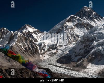 Nepal. Vista dell'Everest, del Changtse e del ghiacciaio di Khumbu da Kala Pattar Foto Stock