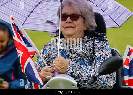 Ashford, Kent, Regno Unito. 06 maggio, 2023. La cerimonia di incoronazione per sua Maestà il Re Carlo III si terrà sabato 6 maggio 2023 presso l'Abbazia di Westminster. Qui ad Ashford la giornata sarà celebrata con un evento comunitario a Victoria Park, i residenti sono incoraggiati a camminare o andare in bicicletta a Victoria Park e portare un picnic dove possono incontrare altre famiglie e godersi una proiezione dal vivo della cerimonia di incoronazione a partire dalle 10am. Fotografo: Paul Lawrenson, Photo Credit: PAL News/Alamy Live News Foto Stock