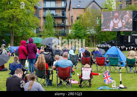 Ashford, Kent, Regno Unito. 06 maggio, 2023. La cerimonia di incoronazione per sua Maestà il Re Carlo III si terrà sabato 6 maggio 2023 presso l'Abbazia di Westminster. Qui ad Ashford la giornata sarà celebrata con un evento comunitario a Victoria Park, i residenti sono incoraggiati a camminare o andare in bicicletta a Victoria Park e portare un picnic dove possono incontrare altre famiglie e godersi una proiezione dal vivo della cerimonia di incoronazione a partire dalle 10am. Fotografo: Paul Lawrenson, Photo Credit: PAL News/Alamy Live News Foto Stock