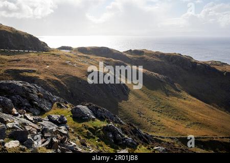 eire 71 pietra di marcatura sulle scogliere vicino slieve lega contea donegal repubblica d'irlanda Foto Stock