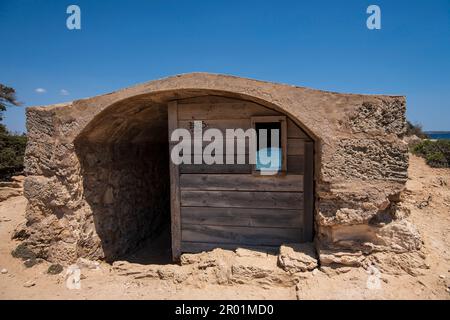 Vecchia casa di boathouse, Racó de s'Estalella, s Estanyol de Migjorn, Llucmajor, Maiorca, Spagna. Foto Stock