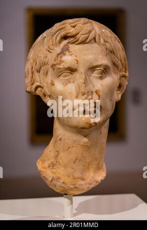 Capo di Cesare Augusto velato, 30 prima di Cristo, marmo, Pollentia, Museu de Mallorca, Palma, Maiorca, Spagna. Foto Stock