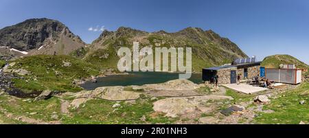 Venasque rifugio, rotta per il porto di Vénasque, Luchon, catena montuosa dei Pirenei, Francia. Foto Stock