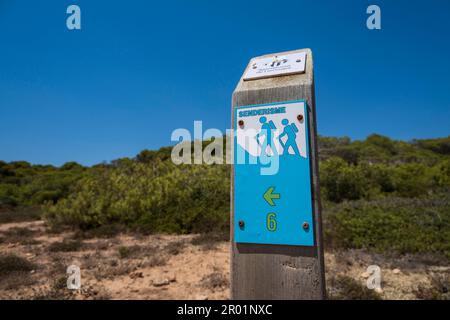 Segnaletica per sentieri escursionistici, Racó de s'Estalella, s Estanyol de Migjorn, Llucmajor, Maiorca, Spagna. Foto Stock