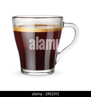 Caffè americano in una tazza trasparente isolata su fondo bianco. Foto Stock