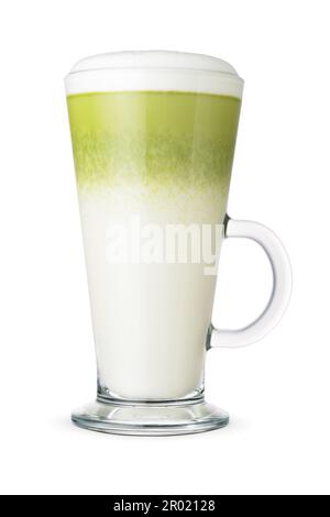 Tè verde latte Matte nella tazza di vetro isolato su sfondo bianco. Foto Stock