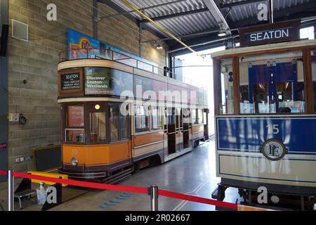 Seaton, Regno Unito - Aprile 2022: Il Seaton Tramway è un tram elettrico vintage a scartamento ridotto nel sud-ovest dell'Inghilterra Foto Stock