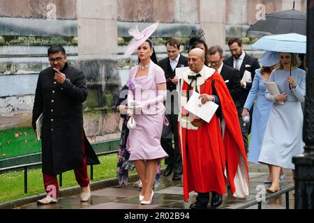 Katy Perry lascia l'Abbazia di Westminster dopo la cerimonia di incoronazione del re Carlo III e della regina Camilla nel centro di Londra. Data immagine: Sabato 6 maggio 2023. Foto Stock