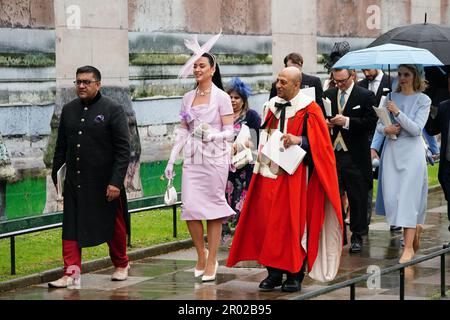 Katy Perry lascia l'Abbazia di Westminster dopo la cerimonia di incoronazione del re Carlo III e della regina Camilla nel centro di Londra. Data immagine: Sabato 6 maggio 2023. Foto Stock