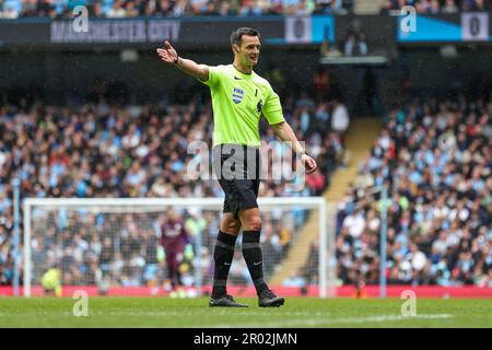 Manchester, Regno Unito. 06th maggio, 2023. L'arbitro Andrew Madley durante la partita della Premier League Manchester City vs Leeds United all'Etihad Stadium, Manchester, Regno Unito. 6th maggio, 2023. (Foto di Mark Cosgrove/News Images) in, il 5/6/2023. Credit: Sipa USA/Alamy Live News Foto Stock