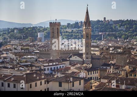 Bargello e Badia Fiorentina campanili, chiesa di Santa Croce, Firenze, Firenze, Italia, Italia, Europa. 2023 Foto Stock