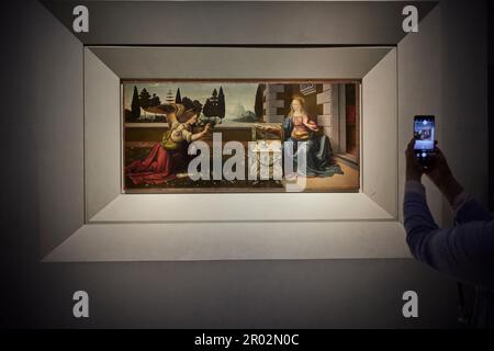 Tourist con interno della Galleria degli Uffizi, Firenze, Toscana, Italia, Italia, Europa. 2023 Foto Stock