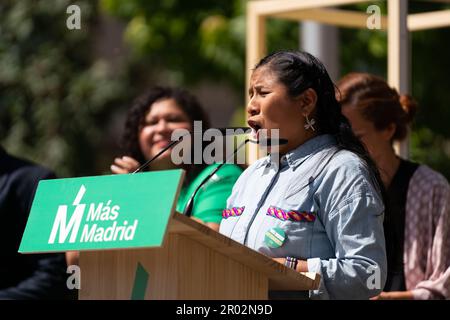 Madrid, Spagna. 06th maggio, 2023. Diana Paredes, candidata all'Assemblea di Madrid, parla durante un evento pre-campagna di Mas Madrid con lo slogan "Interculturale e antirazzista", nel quartiere Tetuan di Madrid. Credit: SOPA Images Limited/Alamy Live News Foto Stock