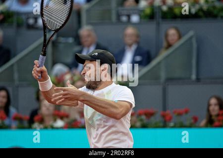 Madrid, Spagna. 05th maggio, 2023. Tennis: Mutua Madrid torneo di tennis aperto, semifinale, individuale, uomini: Jan-Lennard Struff (GER) V Aslan Karatsev. Aslan Karatsev. Credit: EnriquePSans/Alamy Live News Foto Stock