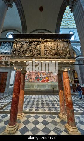 La Passione di Donatello in marmo e bronzo nella Basilica di San Lorenzo. Firenze, Italia Foto Stock