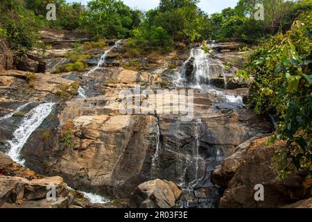 Primo piano della cascata Bamni ad Ajodhya pahar a Purulia, Bengala Occidentale in India Foto Stock