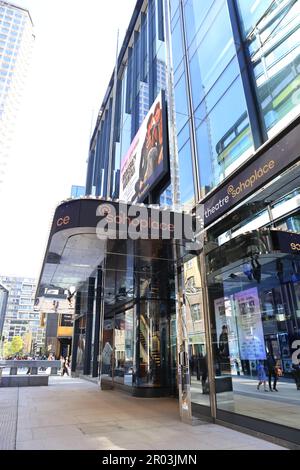 Il nuovo teatro di Soho Place, una nuova plazza pubblica, dove un tempo sorgeva il famigerato locale Astoria, al largo di Charing Cross Road, nel centro di Londra, nel Regno Unito Foto Stock