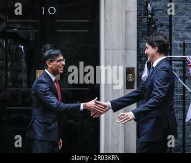 Londra, Regno Unito. 06th maggio, 2023. Il primo ministro britannico Rishi Sunak dà il benvenuto a Justin Trudeau, primo ministro del Canada, al 10 Downing Street. Credit: Imageplotter/Alamy Live News Foto Stock