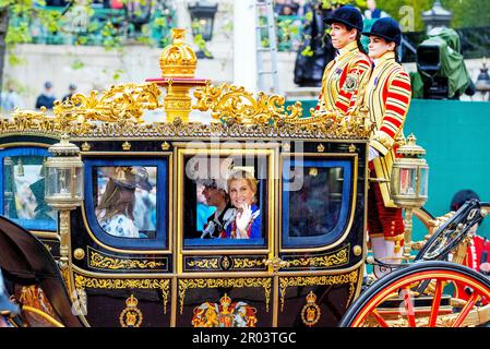 Londra, Regno Unito. 06th maggio, 2023. Sophie, contessa di Wessex e Lady Louise Mountbatten-Windsor guida a Buckingham Palace a Londra, il 06 maggio 2023, dopo l'incoronazione di Carlo III e Camilla come re e regina del Regno Unito e gli altri 14 regni del Commonwealth Foto: Albert Nieboer/Olanda OUT/Point de Vue OUT Credit: dpa Picture Alliance/Alamy Live News Foto Stock