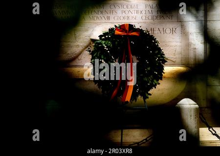 6 maggio 2023 - cerimonia di giuramento delle nuove reclute della Guardia Svizzera Pontificia nel cortile di San Damaso all'interno dell'edificio Apostolico del Vaticano - Città del Vaticano - © EvandroInetti via ZUMA Wire (Credit Image: © Evandro Inetti/ZUMA Press Wire) SOLO PER USO EDITORIALE! Non per USO commerciale! Foto Stock