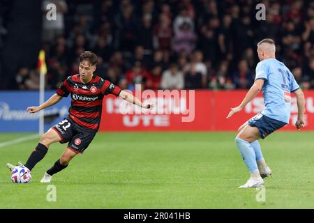 Sydney, Australia. 06th maggio, 2023. Aidan Simons controlla la palla durante la finale di eliminazione tra i Wanderers e il Sydney FC al CommBank Stadium il 6 maggio 2023 a Sydney, Australia Credit: IOIO IMAGES/Alamy Live News Foto Stock