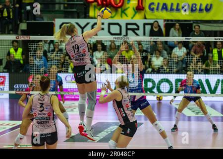 Treviso, Italia. 06th maggio, 2023. Spike of Fahr Sarah (Imoco Conegliano) Credit: Live Media Publishing Group/Alamy Live News Foto Stock