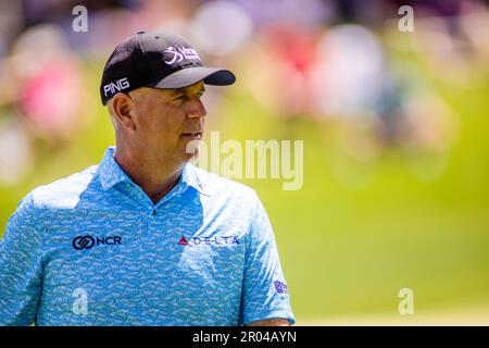 Charlotte, North Carolina, Stati Uniti. 6th maggio, 2023. Stewart Cink sul green 8th durante il terzo round del campionato Wells Fargo 2023 al Quail Hollow Club di Charlotte, NC. (Scott Kinser/Cal Sport Media)(immagine di credito: © Scott Kinser/Cal Sport Media). Credit: csm/Alamy Live News Foto Stock