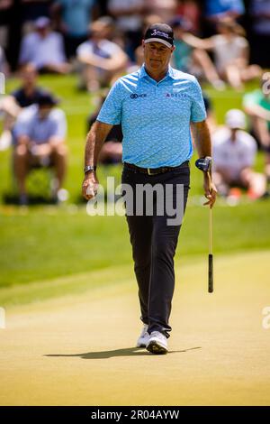 Charlotte, North Carolina, Stati Uniti. 6th maggio, 2023. Stewart Cink sul green 8th durante il terzo round del campionato Wells Fargo 2023 al Quail Hollow Club di Charlotte, NC. (Scott Kinser/Cal Sport Media)(immagine di credito: © Scott Kinser/Cal Sport Media). Credit: csm/Alamy Live News Foto Stock