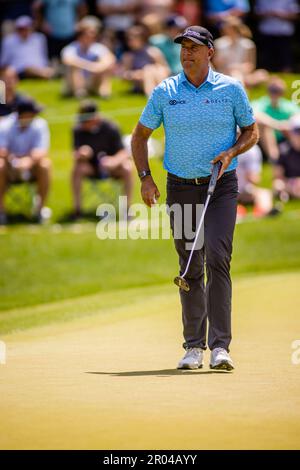 Charlotte, North Carolina, Stati Uniti. 6th maggio, 2023. Stewart Cink sul green 8th durante il terzo round del campionato Wells Fargo 2023 al Quail Hollow Club di Charlotte, NC. (Scott Kinser/Cal Sport Media)(immagine di credito: © Scott Kinser/Cal Sport Media). Credit: csm/Alamy Live News Foto Stock