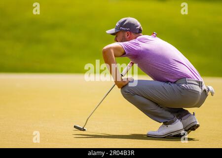 Charlotte, North Carolina, Stati Uniti. 6th maggio, 2023. Wyndham Clark sul green 8th durante il terzo round del campionato Wells Fargo 2023 al Quail Hollow Club di Charlotte, NC. (Scott Kinser/Cal Sport Media). Credit: csm/Alamy Live News Foto Stock