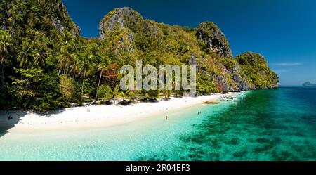 La spiaggia di Entalula si trova sull'isola di Entalula, vicino a El Nido, Palawan, Philippines. Foto Stock