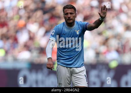 Milano, Italia. 06th maggio, 2023. Ciro immobile della SS Lazio gesti durante la Serie Una partita di calcio tra AC Milan e SS Lazio allo Stadio Giuseppe Meazza il 6 maggio 2023 a Milano. Credit: Marco Canoniero/Alamy Live News Foto Stock