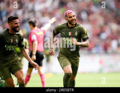 Milano, Italia. 6th maggio, 2023. Theo Hernandez (R) di AC Milan celebra il suo gol durante una partita di calcio di Serie A tra AC Milan e Lazio a Milano, 6 maggio 2023. Credit: Str/Xinhua/Alamy Live News Foto Stock