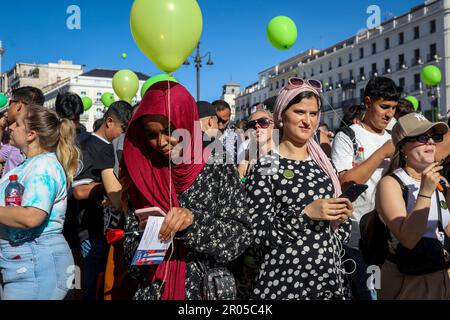 Madrid, Spagna. 06th maggio, 2023. Durante la dimostrazione partecipano manifestanti. La gente si è riunita in piazza Puerta del Sol in occasione della marcia mondiale per la legalizzazione della marijuana. (Foto di David Canales/SOPA Images/Sipa USA) Credit: Sipa USA/Alamy Live News Foto Stock