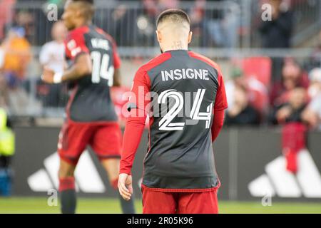 Toronto, Ontario, Canada. 6th maggio, 2023. Lorenzo Insigne #24 in azione durante il gioco di MLS tra il Toronto FC e la New England Revolution al BMO Field di Toronto. Il gioco è terminato 0-2 (Credit Image: © Angel Marchini/ZUMA Press Wire) SOLO PER USO EDITORIALE! Non per USO commerciale! Foto Stock