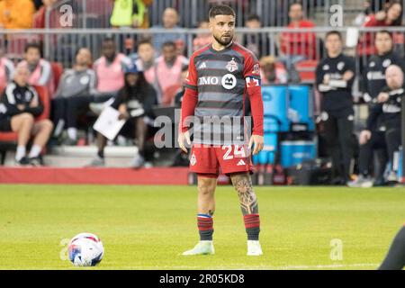 Toronto, Ontario, Canada. 6th maggio, 2023. Lorenzo Insigne #24 in azione durante il gioco di MLS tra il Toronto FC e la New England Revolution al BMO Field di Toronto. Il gioco è terminato 0-2 (Credit Image: © Angel Marchini/ZUMA Press Wire) SOLO PER USO EDITORIALE! Non per USO commerciale! Foto Stock