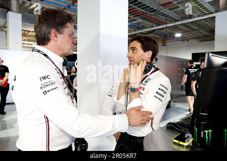 KAELLENIUS Ola, CEO & Presidente del Consiglio di Amministrazione di Mercedes-Benz, dâ&#X80;&#x99;AMBROSIO Jerome (bel), driver Development Director del Team Mercedes AMG F1, ritratto, durante il Gran Premio di Formula 1 Crypto.com Miami 2023, 5th° round del Campionato Mondiale di Formula uno 2023 dal 05 al 07 maggio, 2023 sul Miami International Autodrome, a Miami Gardens, Florida, Stati Uniti d'America - Photo: DPPI/DPPI/LiveMedia Foto Stock