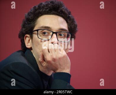 Bucarest, Romania. 6th maggio, 2023: Il nonno americano Fabiano Caruana durante la partita contro il nonno rumeno, Bogdan DEAC (non in foto), nel primo round di Superbet Chess Classic Romania 2023, la prima tappa del circuito Grand Chess Tour 2023, a Bucarest il 6th maggio 2023. Durante i 10 giorni del torneo, dal 5 al 15 maggio, dieci dei migliori giocatori classificati FIDE gareggeranno. Credit: Lucian Alecu/Alamy Live News Foto Stock